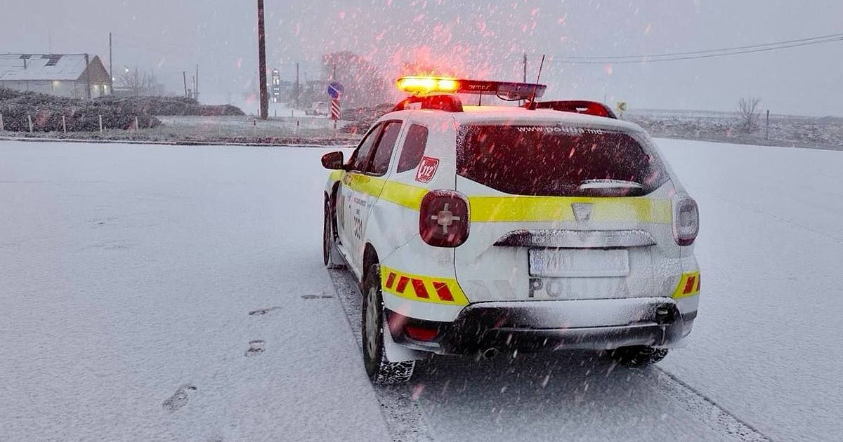 Ninge abundent în nordul Moldovei: Poliția îndeamnă șoferii să circule prudent.