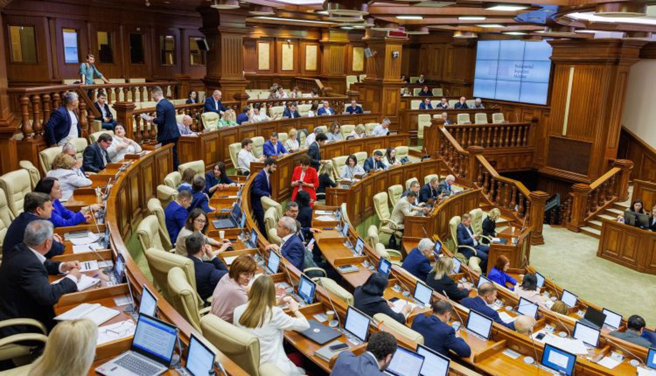 Парламент принял резолюцию, объявляющую путь вступления РМ в ЕС необратимым.
