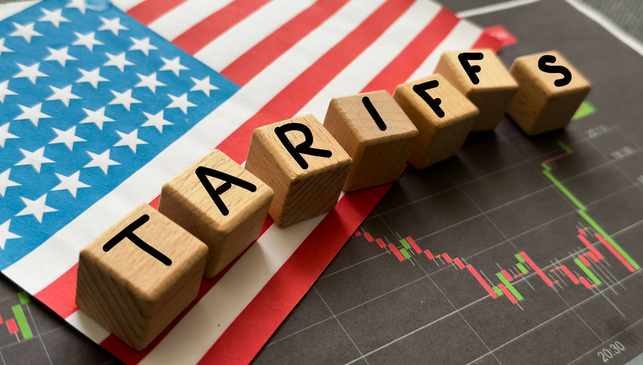 США ввели новые пошлины в отношении 60 стран, включая Россию.