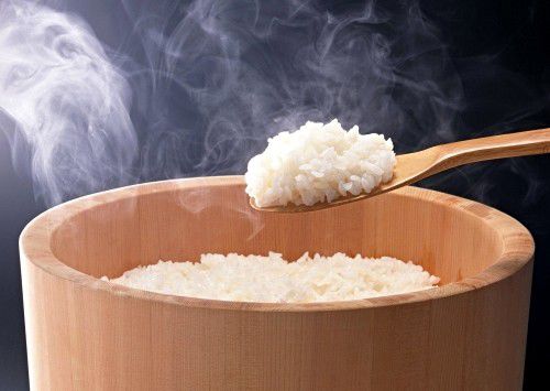 Ученые разработали рецепт приготовления риса, который поможет похудеть.