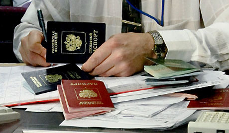 Iar in favoarea cui vor lua decizii moldovenii ” romani ” este evident”, – conchide expertul rus