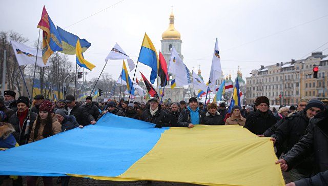 Восемь полицейских пострадали в столкновениях со сторонниками Саакашвили.