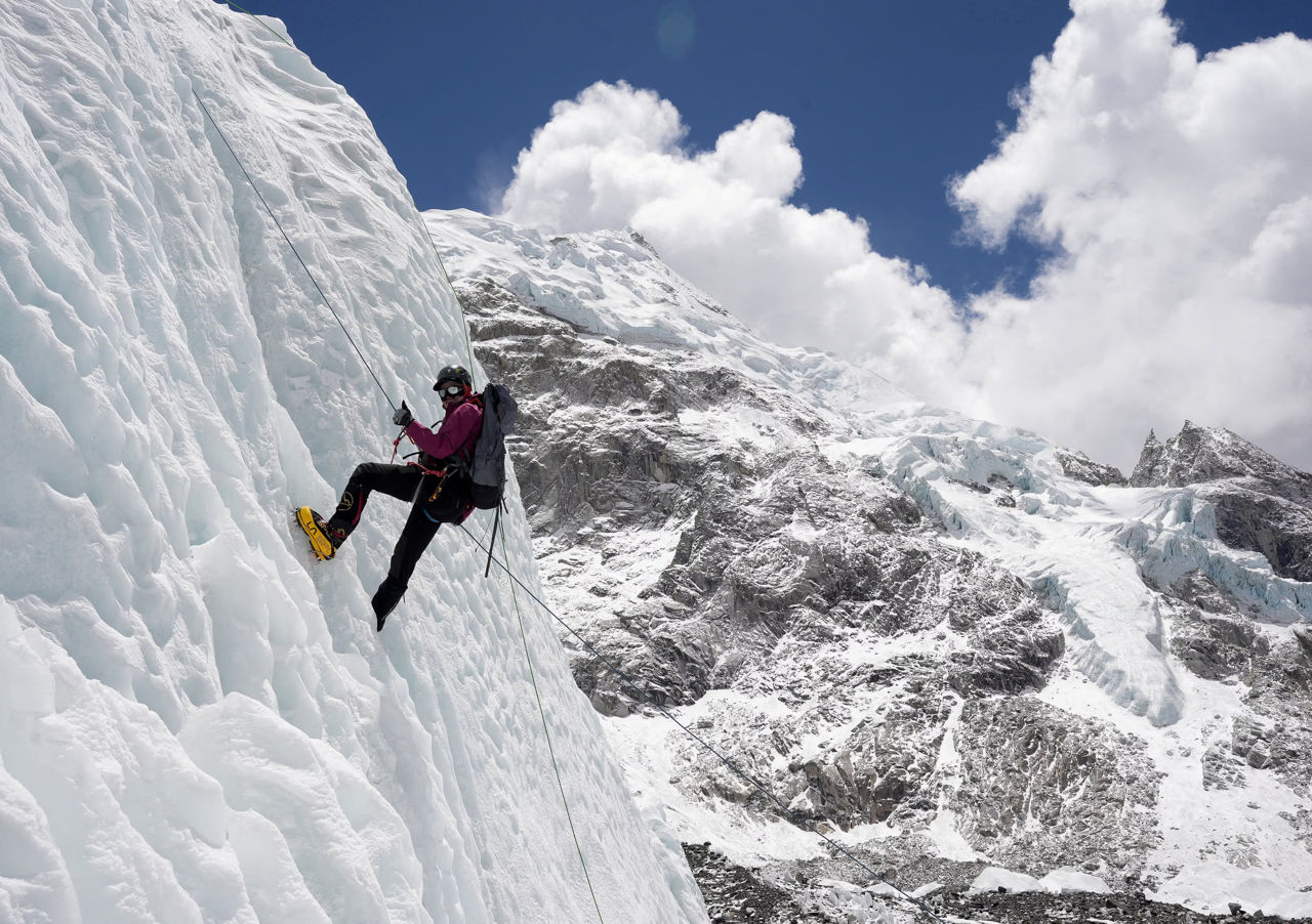 Nepalul nu va mai permite accesul alpiniștilor fără experiență pe Everest.