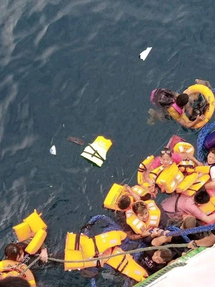 При пожаре на пассажирском судне у берегов Филиппин погибли семь человек.