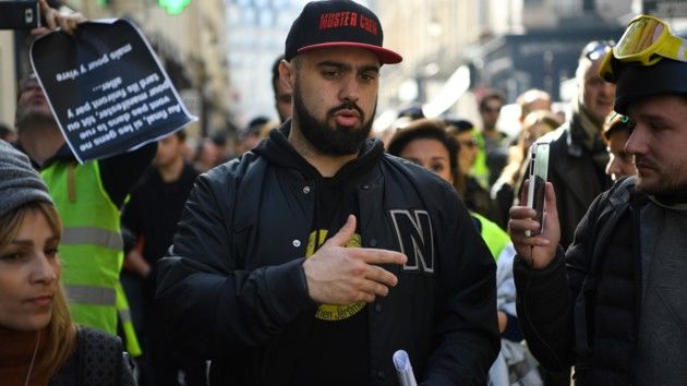 Основателя "желтых жилетов" во Франции задержали за драку с ребенком.