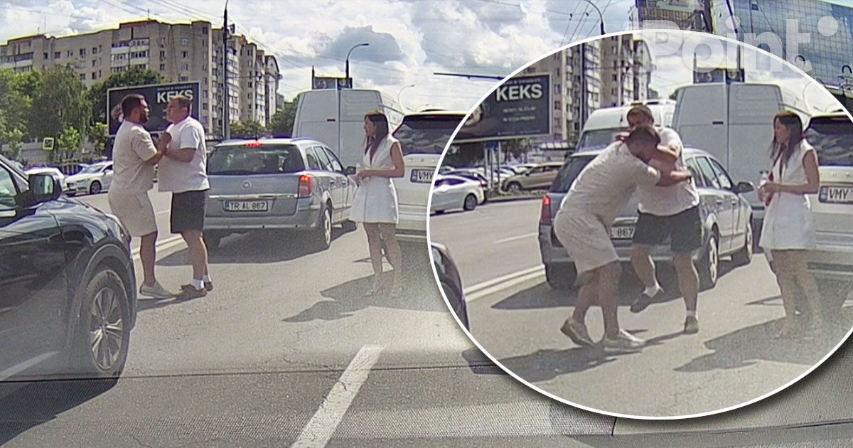 Bătaie între doi șoferi din Capitală: Bărbații au blocat traficul rutier.