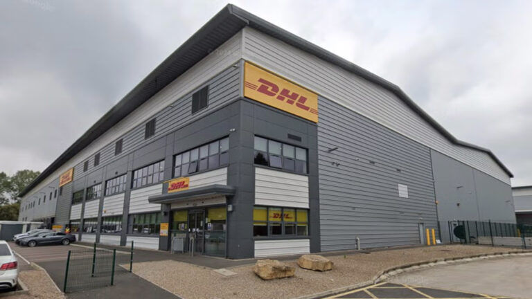 Spioni ruși, suspectați în implicarea unui incendiu de la depozitul DHL din Marea Britanie.