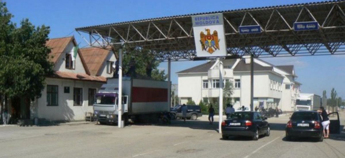 Задержаны пятеро сотрудников таможенной службы.