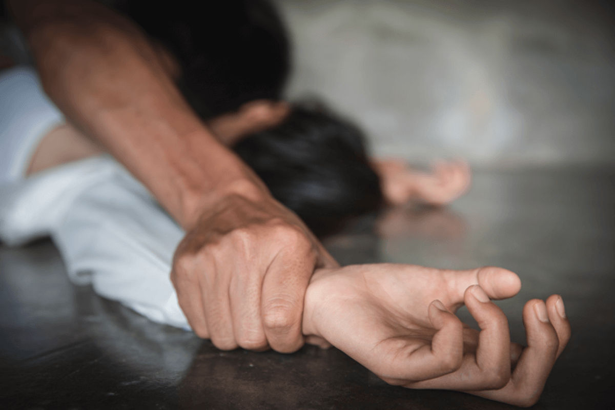 Un bărbat care și-a violat fiica vitregă, condamnat la 25 de ani de închisoare.