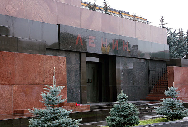 Дискуссии о возможном выносе тела Ленина из Мавзолея и его захоронении ведутся с конца 1980-х годов.