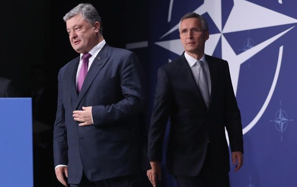 Порошенко и Столтенберг обсудили ситуацию в зоне АТО.