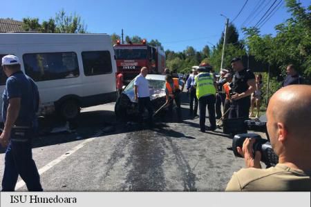 13 persoane rănite într-un accident în România. 