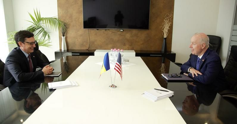 Президент НБМ Октавиан Армашу встретился с послом США Кентом Д. Логсдоном.