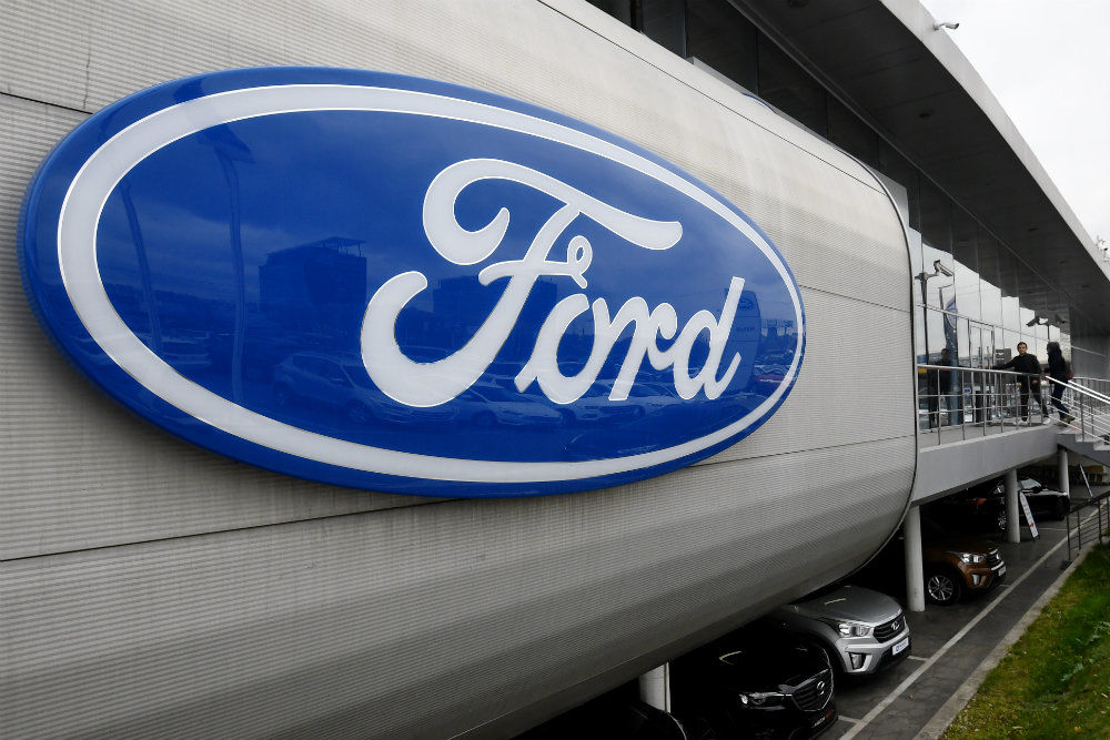 Ford приостановит работу нескольких автозаводов в США из-за дефицита чипов.