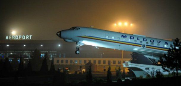 Doi jurnașliști ruși expulzați din RM în dimineața zilei de azi. Foto: top-world-news.ru