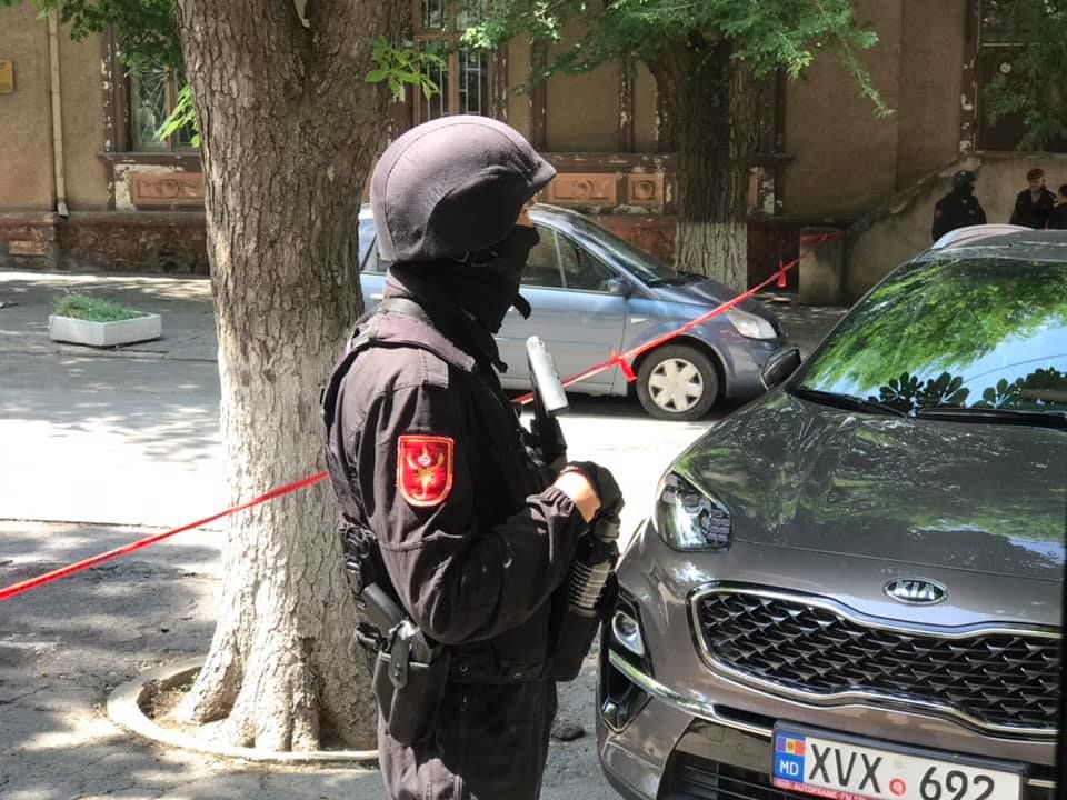 В центре столицы обнаружен подозрительный рюкзак.