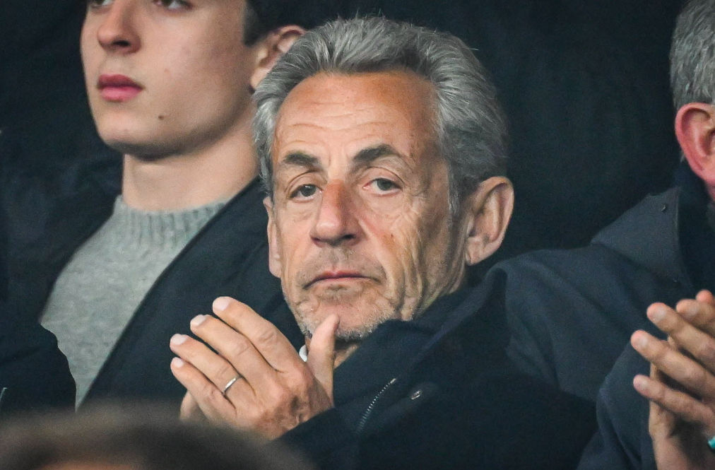 Avocații lui Sarkozy cer o măsură care i-ar permite să evite o brățară electronică.