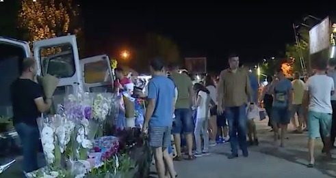 По оценкам продавцов, в этом году по сравнению с прошлым спрос на цветы выше.