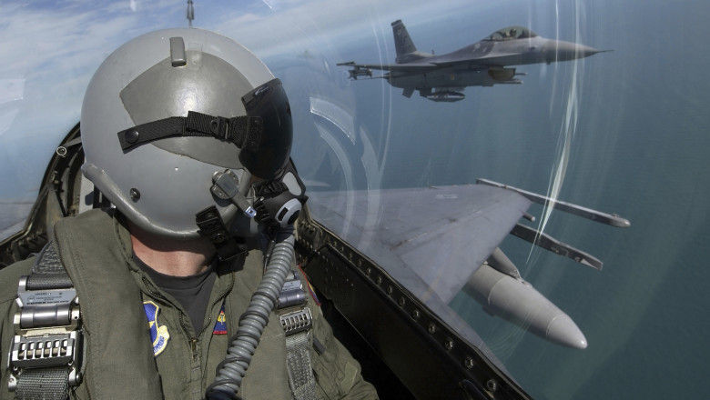 Йоханнис: Обучение украинских пилотов на самолетах F16 начнется в конце лета.