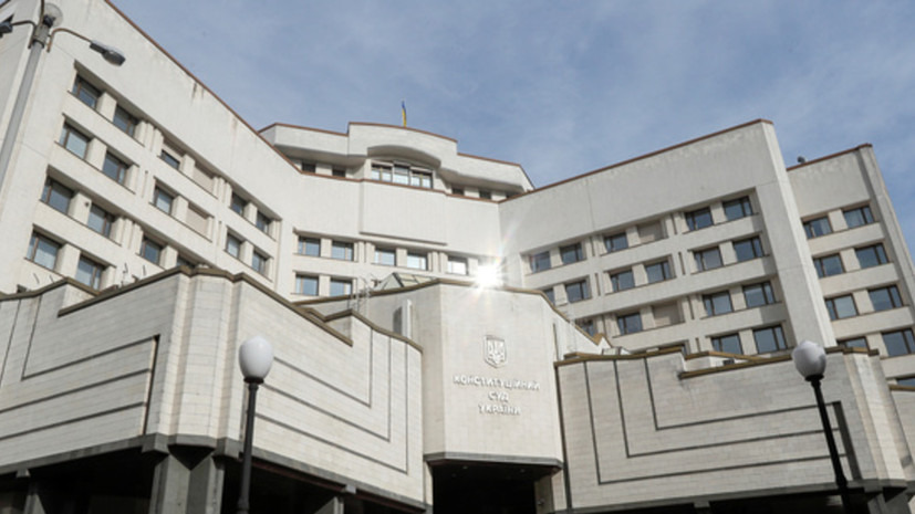 В ЕС заявили, что решение КС Украины ставит под вопрос получение помощи и безвизовый режим.