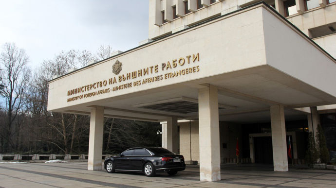 В третий раз Болгария высылает дипломата посольства РФ из-за шпионажа.