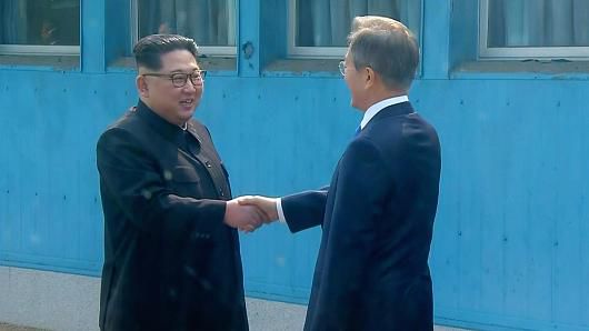 Появились первые кадры встречи лидеров Северной и Южной Кореи. Фото: AP