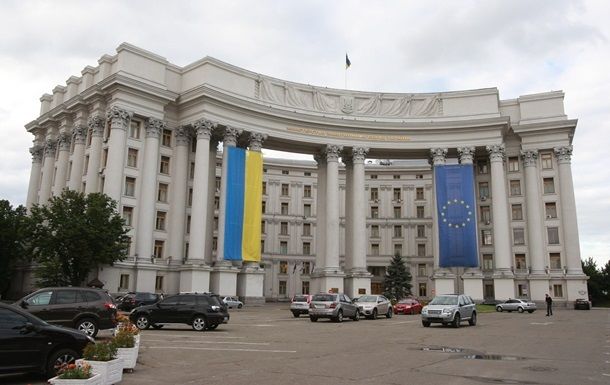 Данные высланных из Украины 23 дипломатов засекречены.
