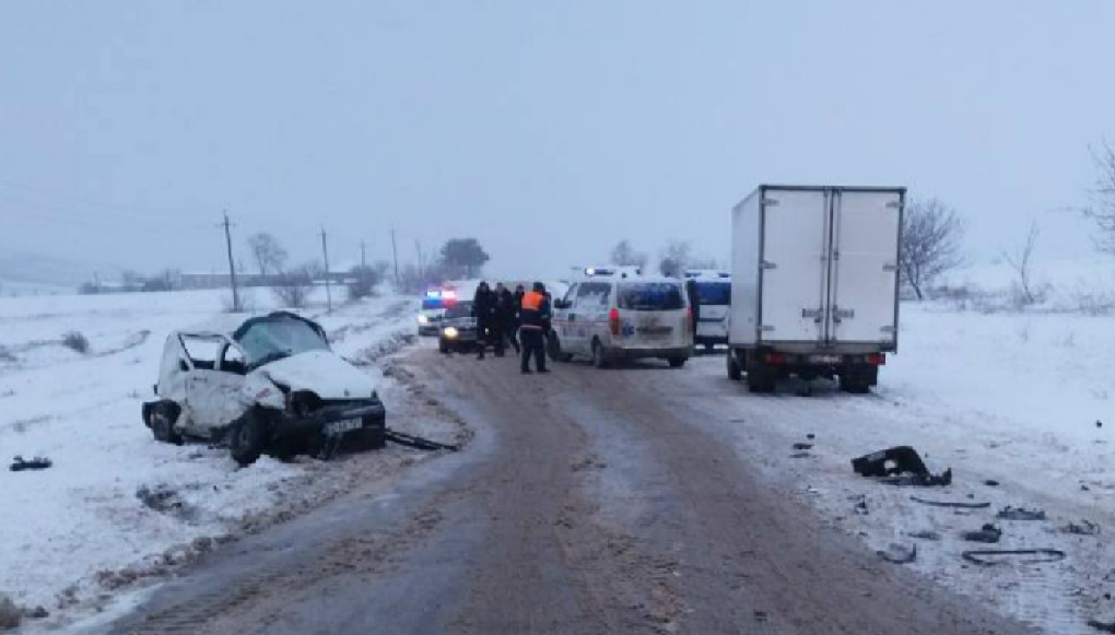 Două persoane au murit într-un grav accident la Telenești. 