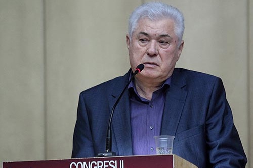 Воронин сказал, что фракция ПКРМ голосовала за отставку правительства Филата в полном составе по обвинению в коррупции по согласованию с самим Филатом.