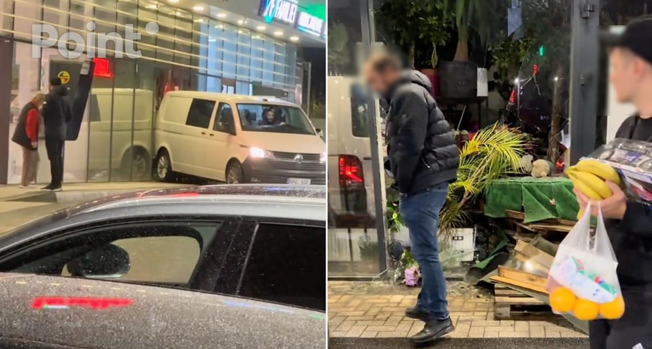 Un microbuz a intrat într-un magazin de flori din suburbia Capitalei.