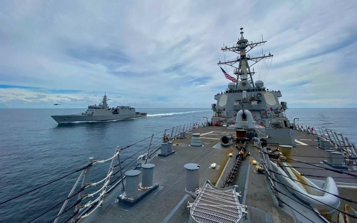 Военные корабли США пробудут в Черном море до 4 мая.
