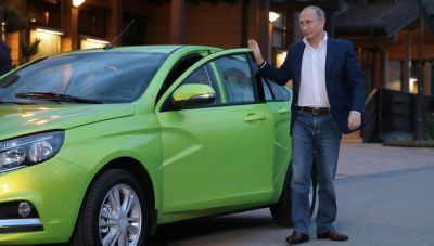 Liderul de la Kremlin, Vladimir Putin, a testat noul model al mașinii Lada. Foto: vesti.ru
