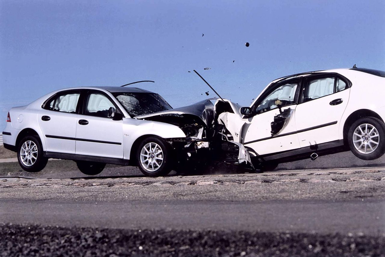 Peste 300 de oameni și-au pierdut viața, iar în jur de 3 000 au fost traumatizați în cele aproximativ 2 600 de accidente rutiere produse anul trecut.