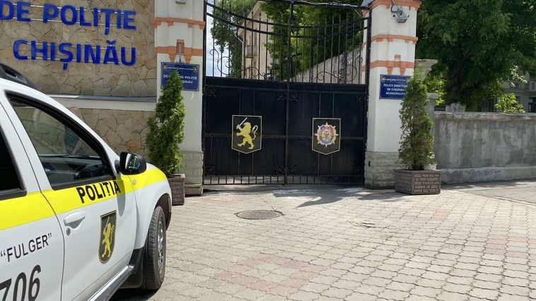 В столичном следственном изоляторе парень пытался покончить с собой.