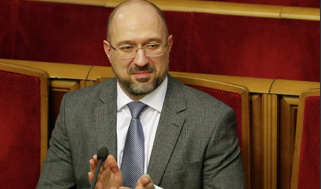 Новый премьер Украины объяснил свои слова о подаче воды в Крым.