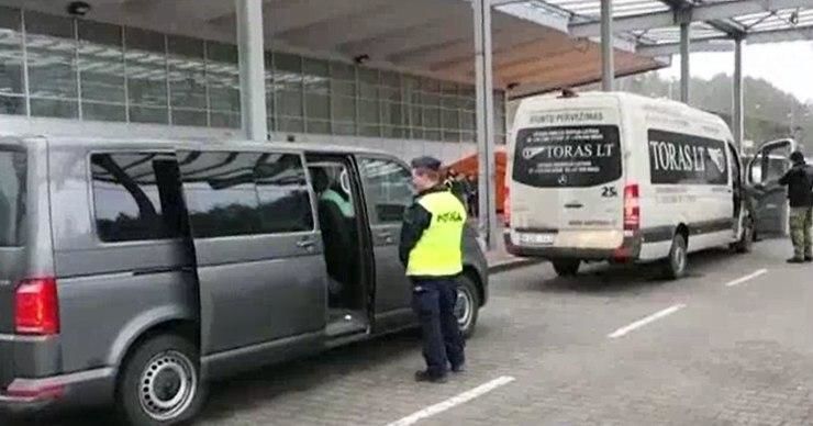 Международные перевозки пассажиров разрешены, но границы большинства стран закрыты.