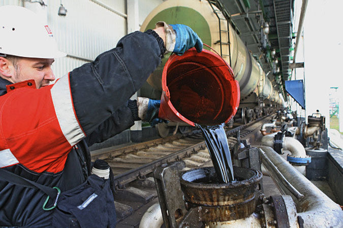 Cтоимость фьючерсов с поставками в апреле на нефть марки Brent в ходе торгов упал на 2,62%, до $56,97 за баррель.