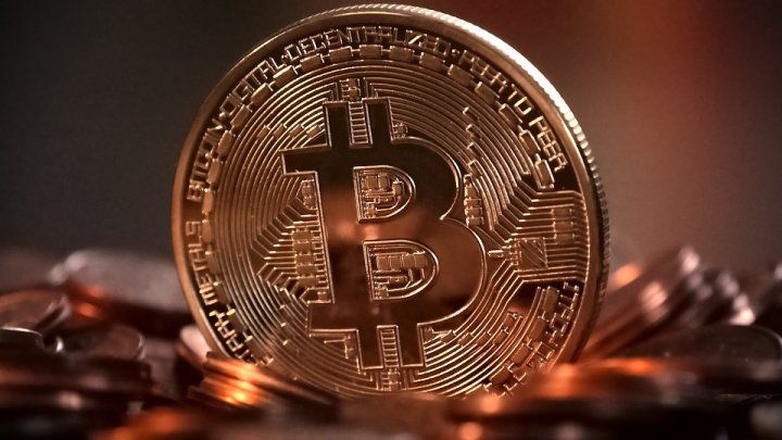 Bitcoin: Ce este, cum a apărut și cum funcționează moneda virtuală