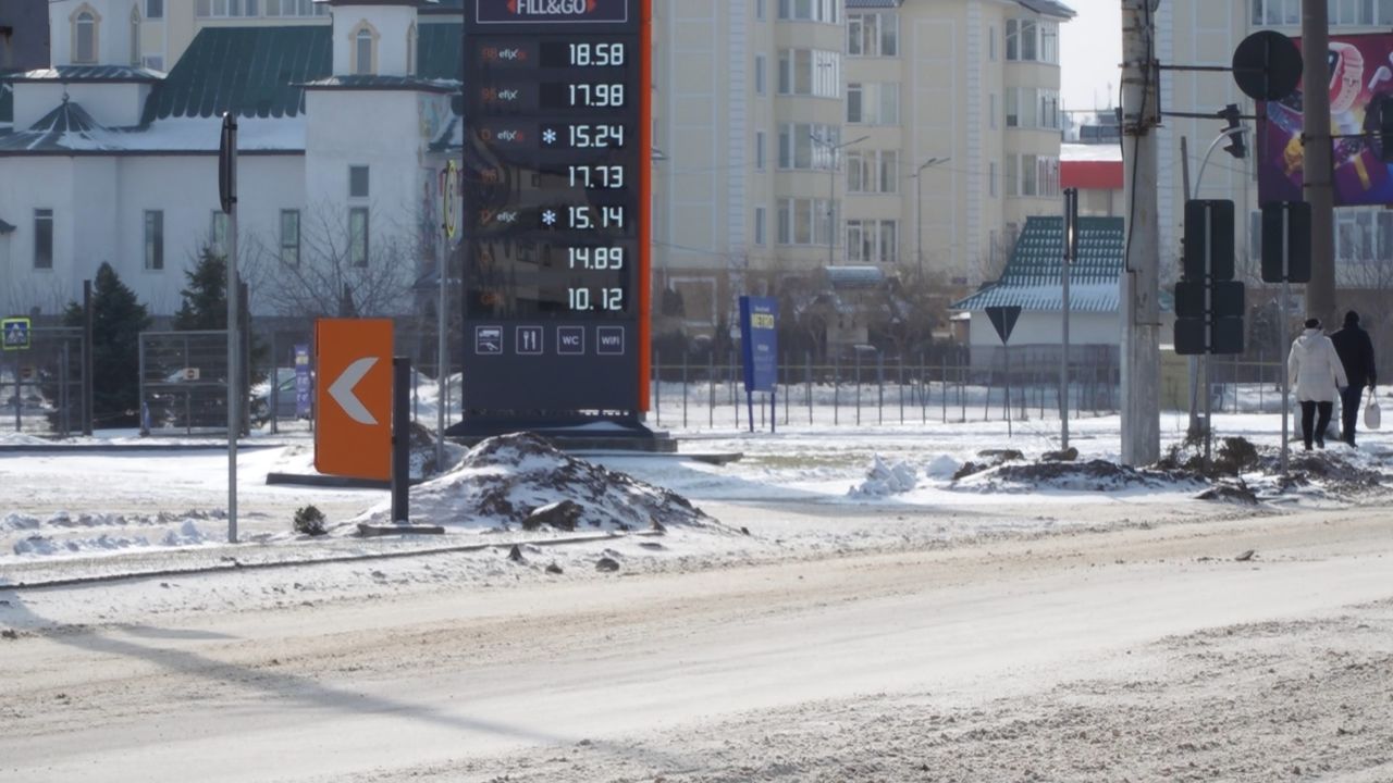 Водители возмущены очередным подорожанием топлива.