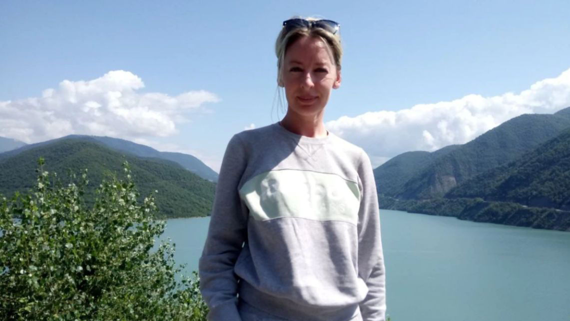 В РФ учительница английского языка получила пять лет условно за антивоенную речь.