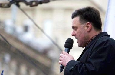 Тягнибок призвал киевлян присоединиться к наступлению и также стать в колонны. Фото facebook.com