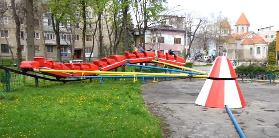 В Бельцах запустили аттракционы, но не все спешат на них прокатиться.