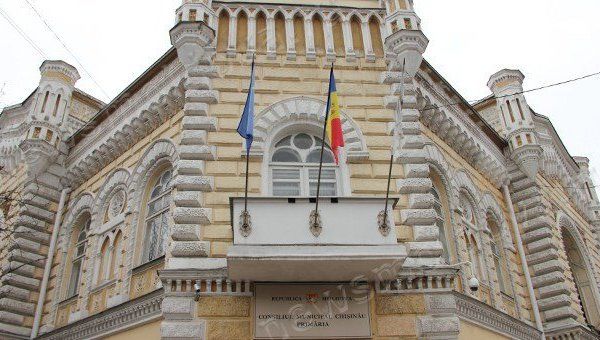 В примэрии устанавливают лифт для людей с особыми потребностями.