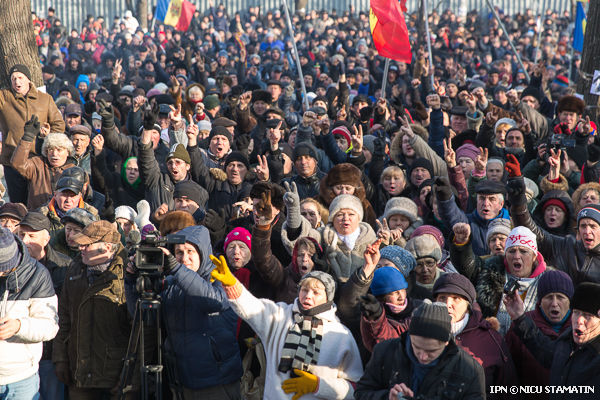 Protestele în Piața Marii Adunări Naționale continuă și vineri. Foto: info-prim.md