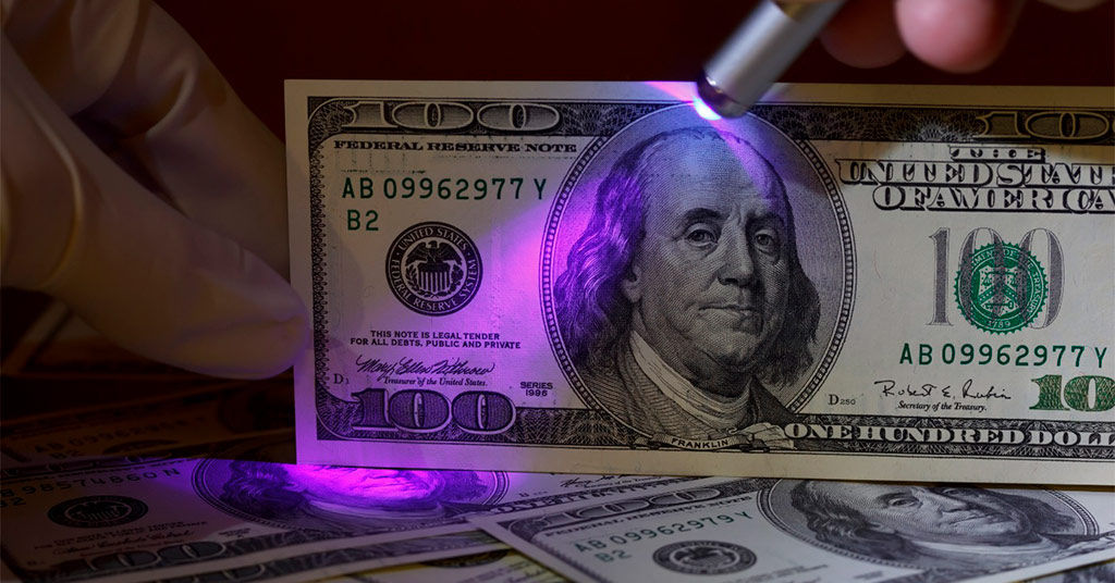 Каждая пятая долларовая купюра в Украине является фальшивкой.