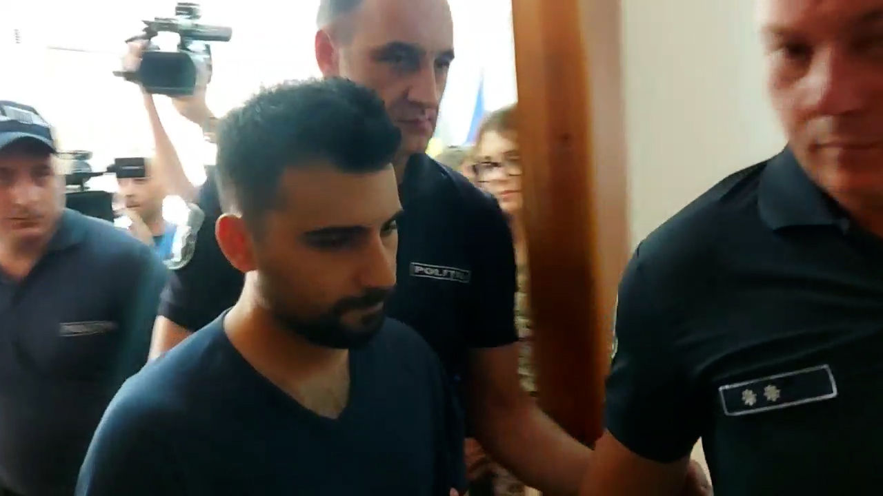 Отец убитой девочки не признает вины и говорит, что ничего не помнит.
