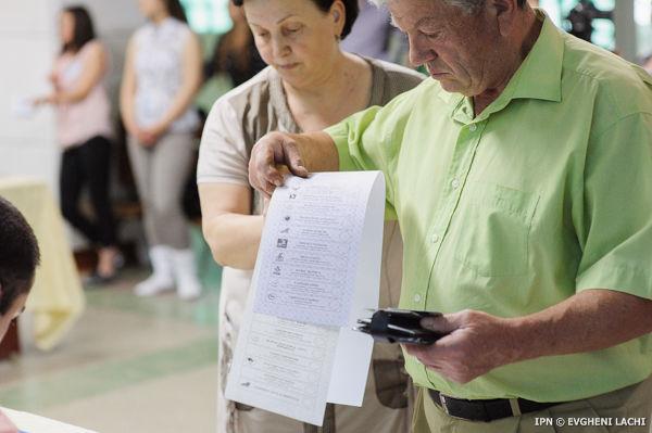În 10 localităţi candidatul la funcţia de primar a obţinut 100% din voturile valabil exprimate.