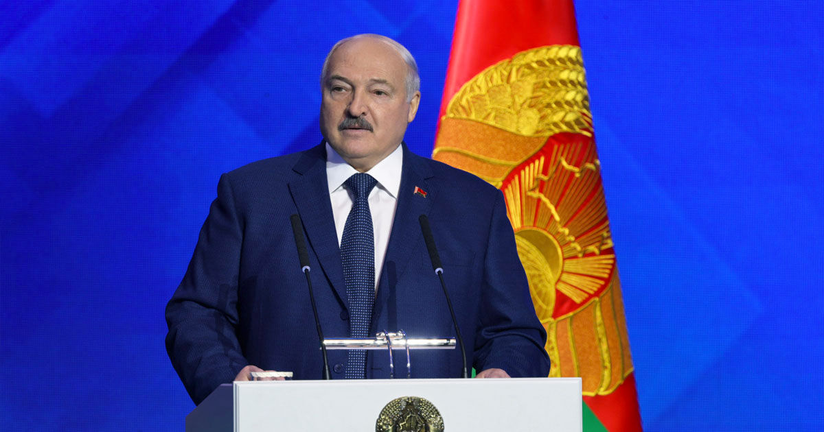 Лукашенко снова потребовал активизировать поиски нефти в Беларуси.
