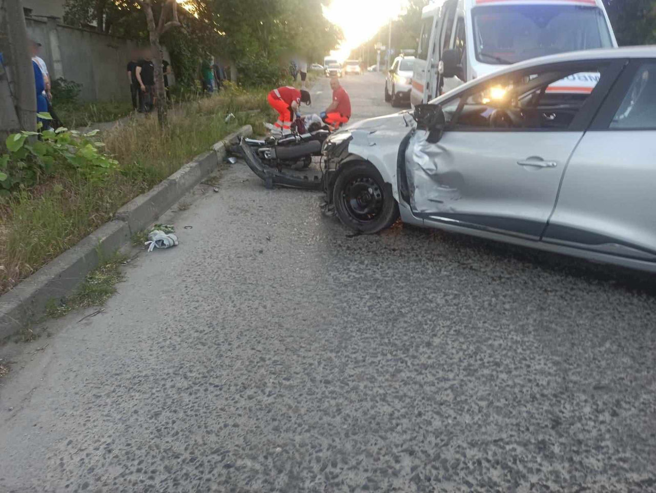 ДТП в Бельцах: автомобиль сбил двух подростков на мотоцикле