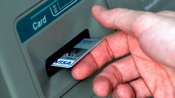 Ce se întâmplă dacă tastezi PIN-ul invers la bancomat
